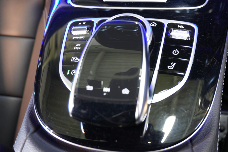 メルセデスベンツ Eクラス E200 ｽﾃｰｼｮﾝﾜｺﾞﾝ AVG AMGﾗｲﾝ ｴｸｽｸﾙｰｼﾌﾞ&ﾚｰﾀﾞｰｾｰﾌﾃｨPKG　中期ﾓﾃﾞﾙ BSG搭載 黒革 ｼｰﾄﾋｰﾀｰ 純正ﾅﾋﾞTV CarPlay ﾍｯﾄﾞｱｯﾌﾟD 360ｶﾒﾗ ﾌﾞﾙﾒｽﾀｰ ｴｱﾊﾞﾗﾝｽP ﾏﾙﾁﾋﾞｰﾑLED AMGｴｱﾛ&19AW　2年保証