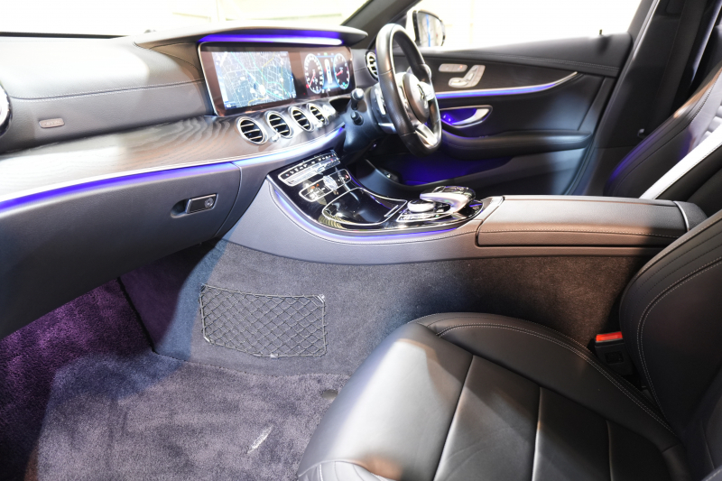 メルセデスベンツ Eクラス E200 ｽﾃｰｼｮﾝﾜｺﾞﾝ AVG AMGﾗｲﾝ ｴｸｽｸﾙｰｼﾌﾞ&ﾚｰﾀﾞｰｾｰﾌﾃｨPKG　中期ﾓﾃﾞﾙ BSG搭載 黒革 ｼｰﾄﾋｰﾀｰ 純正ﾅﾋﾞTV CarPlay ﾍｯﾄﾞｱｯﾌﾟD 360ｶﾒﾗ ﾌﾞﾙﾒｽﾀｰ ｴｱﾊﾞﾗﾝｽP ﾏﾙﾁﾋﾞｰﾑLED AMGｴｱﾛ&19AW　2年保証