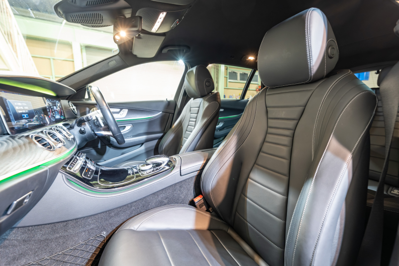 メルセデスベンツ Eクラス E200 ｽﾃｰｼｮﾝﾜｺﾞﾝ AVG AMGﾗｲﾝ ｴｸｽｸﾙｰｼﾌﾞ&ﾚｰﾀﾞｰｾｰﾌﾃｨPKG　中期ﾓﾃﾞﾙ BSG搭載 黒革 ｼｰﾄﾋｰﾀｰ 純正ﾅﾋﾞTV CarPlay ﾍｯﾄﾞｱｯﾌﾟD 360ｶﾒﾗ ﾌﾞﾙﾒｽﾀｰ ｴｱﾊﾞﾗﾝｽP ﾏﾙﾁﾋﾞｰﾑLED AMGｴｱﾛ&19AW　2年保証