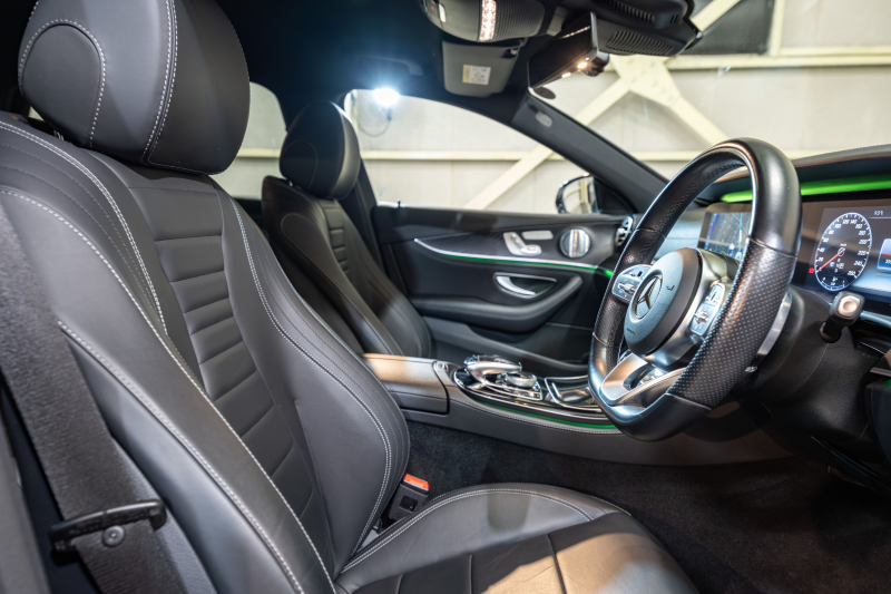 メルセデスベンツ Eクラス E200 ｽﾃｰｼｮﾝﾜｺﾞﾝ AVG AMGﾗｲﾝ ｴｸｽｸﾙｰｼﾌﾞ&ﾚｰﾀﾞｰｾｰﾌﾃｨPKG　中期ﾓﾃﾞﾙ BSG搭載 黒革 ｼｰﾄﾋｰﾀｰ 純正ﾅﾋﾞTV CarPlay ﾍｯﾄﾞｱｯﾌﾟD 360ｶﾒﾗ ﾌﾞﾙﾒｽﾀｰ ｴｱﾊﾞﾗﾝｽP ﾏﾙﾁﾋﾞｰﾑLED AMGｴｱﾛ&19AW　2年保証