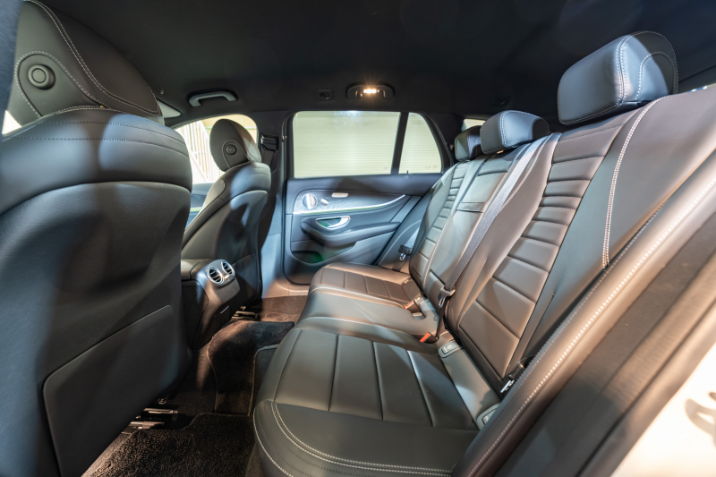 メルセデスベンツ Eクラス E200 ｽﾃｰｼｮﾝﾜｺﾞﾝ AVG AMGﾗｲﾝ ｴｸｽｸﾙｰｼﾌﾞ&ﾚｰﾀﾞｰｾｰﾌﾃｨPKG　中期ﾓﾃﾞﾙ BSG搭載 黒革 ｼｰﾄﾋｰﾀｰ 純正ﾅﾋﾞTV CarPlay ﾍｯﾄﾞｱｯﾌﾟD 360ｶﾒﾗ ﾌﾞﾙﾒｽﾀｰ ｴｱﾊﾞﾗﾝｽP ﾏﾙﾁﾋﾞｰﾑLED AMGｴｱﾛ&19AW　2年保証