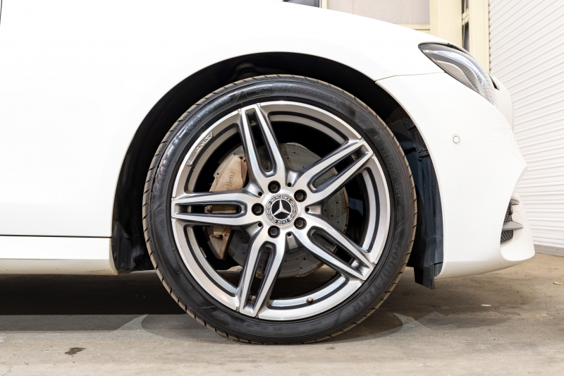 メルセデスベンツ Eクラス E200 ｽﾃｰｼｮﾝﾜｺﾞﾝ AVG AMGﾗｲﾝ ｴｸｽｸﾙｰｼﾌﾞ&ﾚｰﾀﾞｰｾｰﾌﾃｨPKG　中期ﾓﾃﾞﾙ BSG搭載 黒革 ｼｰﾄﾋｰﾀｰ 純正ﾅﾋﾞTV CarPlay ﾍｯﾄﾞｱｯﾌﾟD 360ｶﾒﾗ ﾌﾞﾙﾒｽﾀｰ ｴｱﾊﾞﾗﾝｽP ﾏﾙﾁﾋﾞｰﾑLED AMGｴｱﾛ&19AW　2年保証