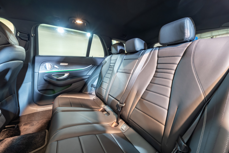 メルセデスベンツ Eクラス E200 ｽﾃｰｼｮﾝﾜｺﾞﾝ AVG AMGﾗｲﾝ ｴｸｽｸﾙｰｼﾌﾞ&ﾚｰﾀﾞｰｾｰﾌﾃｨPKG　中期ﾓﾃﾞﾙ BSG搭載 黒革 ｼｰﾄﾋｰﾀｰ 純正ﾅﾋﾞTV CarPlay ﾍｯﾄﾞｱｯﾌﾟD 360ｶﾒﾗ ﾌﾞﾙﾒｽﾀｰ ｴｱﾊﾞﾗﾝｽP ﾏﾙﾁﾋﾞｰﾑLED AMGｴｱﾛ&19AW　2年保証