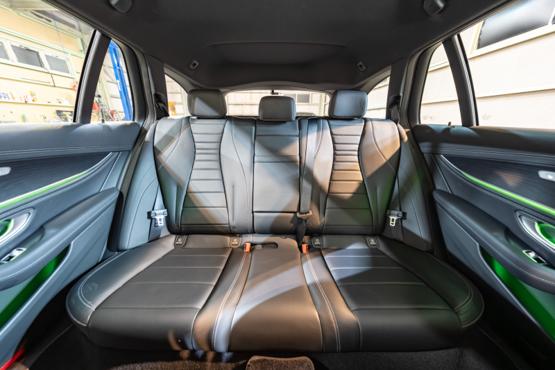 メルセデスベンツ Eクラス E200 ｽﾃｰｼｮﾝﾜｺﾞﾝ AVG AMGﾗｲﾝ ｴｸｽｸﾙｰｼﾌﾞ&ﾚｰﾀﾞｰｾｰﾌﾃｨPKG　中期ﾓﾃﾞﾙ BSG搭載 黒革 ｼｰﾄﾋｰﾀｰ 純正ﾅﾋﾞTV CarPlay ﾍｯﾄﾞｱｯﾌﾟD 360ｶﾒﾗ ﾌﾞﾙﾒｽﾀｰ ｴｱﾊﾞﾗﾝｽP ﾏﾙﾁﾋﾞｰﾑLED AMGｴｱﾛ&19AW　2年保証