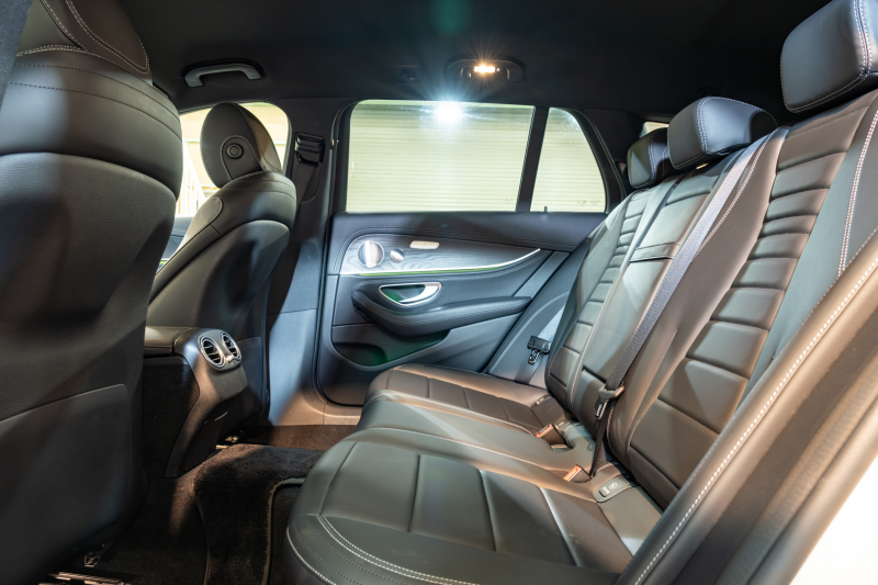 メルセデスベンツ Eクラス E200 ｽﾃｰｼｮﾝﾜｺﾞﾝ AVG AMGﾗｲﾝ ｴｸｽｸﾙｰｼﾌﾞ&ﾚｰﾀﾞｰｾｰﾌﾃｨPKG　中期ﾓﾃﾞﾙ BSG搭載 黒革 ｼｰﾄﾋｰﾀｰ 純正ﾅﾋﾞTV CarPlay ﾍｯﾄﾞｱｯﾌﾟD 360ｶﾒﾗ ﾌﾞﾙﾒｽﾀｰ ｴｱﾊﾞﾗﾝｽP ﾏﾙﾁﾋﾞｰﾑLED AMGｴｱﾛ&19AW　2年保証