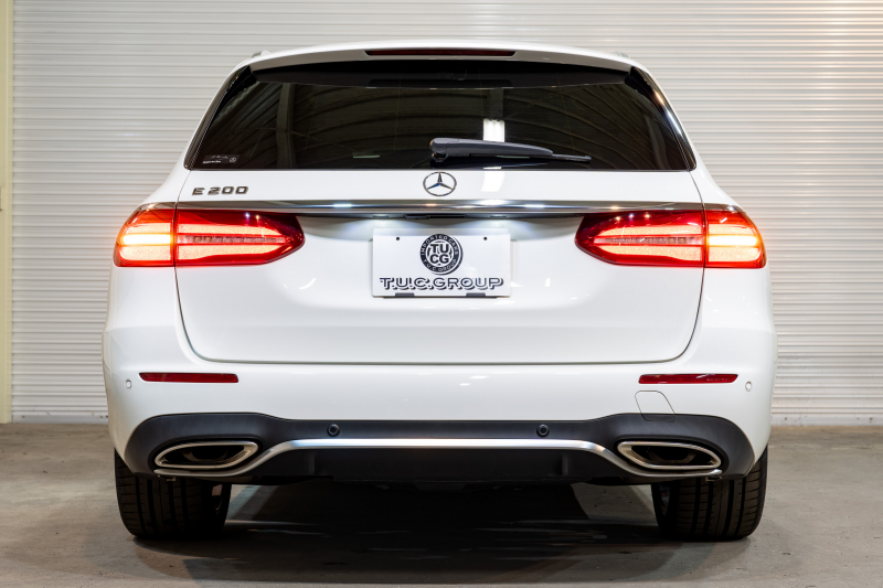 メルセデスベンツ Eクラス E200 ｽﾃｰｼｮﾝﾜｺﾞﾝ AVG AMGﾗｲﾝ ｴｸｽｸﾙｰｼﾌﾞ&ﾚｰﾀﾞｰｾｰﾌﾃｨPKG　中期ﾓﾃﾞﾙ BSG搭載 黒革 ｼｰﾄﾋｰﾀｰ 純正ﾅﾋﾞTV CarPlay ﾍｯﾄﾞｱｯﾌﾟD 360ｶﾒﾗ ﾌﾞﾙﾒｽﾀｰ ｴｱﾊﾞﾗﾝｽP ﾏﾙﾁﾋﾞｰﾑLED AMGｴｱﾛ&19AW　2年保証