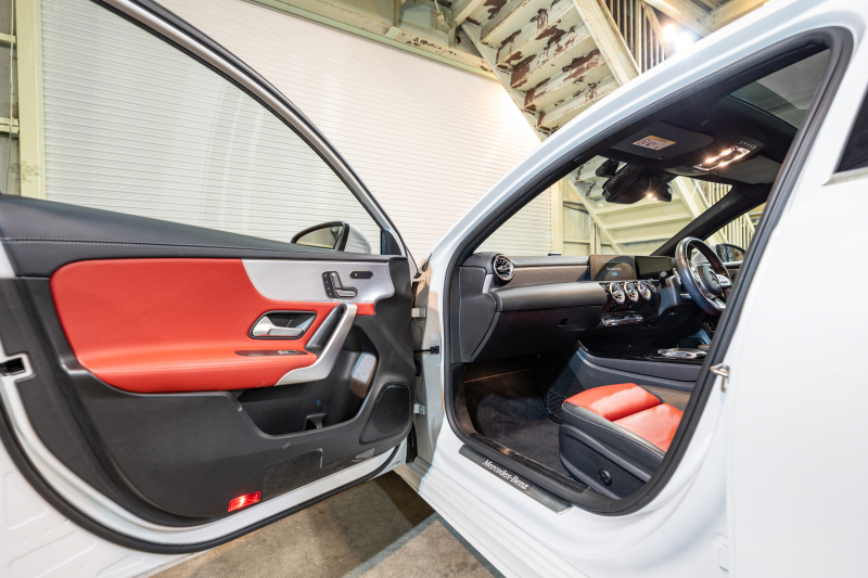 メルセデスベンツ Aクラス A180 ｽﾀｲﾙ ｾﾀﾞﾝ AMGﾗｲﾝ&ﾚｻﾞｰｴｸｽｸﾙｰｼﾌﾞ&ｱﾄﾞﾊﾞﾝｽﾄﾞ&ﾅﾋﾞｹﾞｰｼｮﾝ&ﾚｰﾀﾞｰｾｰﾌﾃｨPKG　1ｵﾅ 赤/黒革 ﾊﾟﾉﾗﾏSR MBUXﾅﾋﾞ ﾌﾙｾｸﾞ 360ｶﾒﾗ ｱﾄﾞﾊﾞﾝｽﾄﾞｽﾋﾟｰｶｰ ﾍｯﾄﾞｱｯﾌﾟD ｱﾝﾋﾞｴﾝﾄﾗｲﾄ AMGｴｱﾛ&18AW　2年保証