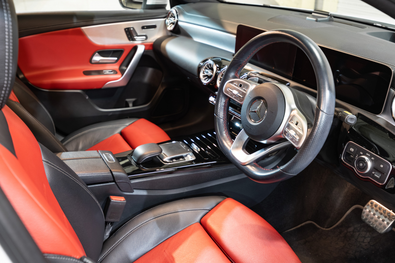 メルセデスベンツ Aクラス A180 ｽﾀｲﾙ ｾﾀﾞﾝ AMGﾗｲﾝ&ﾚｻﾞｰｴｸｽｸﾙｰｼﾌﾞ&ｱﾄﾞﾊﾞﾝｽﾄﾞ&ﾅﾋﾞｹﾞｰｼｮﾝ&ﾚｰﾀﾞｰｾｰﾌﾃｨPKG　1ｵﾅ 赤/黒革 ﾊﾟﾉﾗﾏSR MBUXﾅﾋﾞ ﾌﾙｾｸﾞ 360ｶﾒﾗ ｱﾄﾞﾊﾞﾝｽﾄﾞｽﾋﾟｰｶｰ ﾍｯﾄﾞｱｯﾌﾟD ｱﾝﾋﾞｴﾝﾄﾗｲﾄ AMGｴｱﾛ&18AW　2年保証