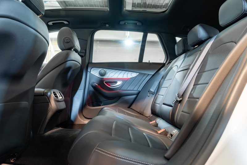 メルセデスベンツ Cクラス C200 4MATIC ﾜｺﾞﾝ ﾛｰﾚｳｽED ｽﾎﾟｰﾂﾌﾟﾗｽPKG　BSG搭載 後期 黒革 ﾊﾟﾉﾗﾏSR 純正ﾅﾋﾞ ﾌﾙｾｸﾞ Bｶﾒ ﾍｯﾄﾞｱｯﾌﾟD 自動ﾄﾗﾝｸ ﾌｯﾄｵｰﾌﾟﾅｰ AMGｴｱﾛ＆18ｲﾝﾁAW　2年保証