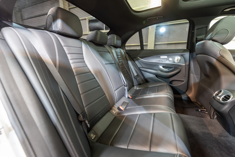 メルセデスベンツ Eクラス E220d AVG ｽﾎﾟｰﾂ ﾚｻﾞｰEXC ﾚｰﾀﾞｰSP　黒革 ｼｰﾄﾋｰﾀｰ ﾊﾟﾉﾗﾏSR 純正ﾅﾋﾞ ﾌﾙｾｸﾞTV 360ｶﾒﾗ CarPlay ﾌﾞﾙﾒｽﾀｰ ｴｱﾊﾞﾗﾝｽP ﾏﾙﾁﾋﾞｰﾑLED ﾏﾙﾁｶﾗｰｱﾝﾋﾞｴﾝﾄﾗｲﾄ AMGｴｱﾛ&19AW　2年保証