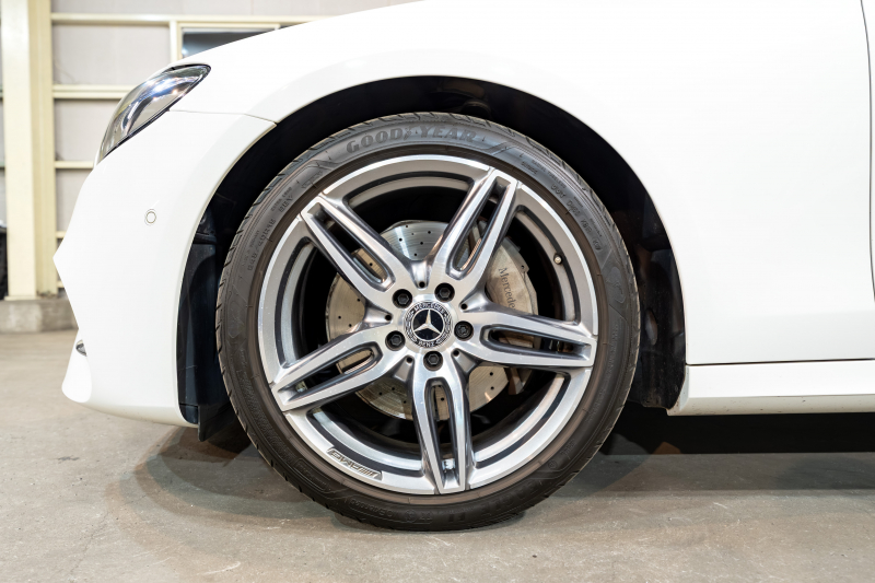 メルセデスベンツ Eクラス E220d AVG ｽﾎﾟｰﾂ ﾚｻﾞｰEXC ﾚｰﾀﾞｰSP　黒革 ｼｰﾄﾋｰﾀｰ ﾊﾟﾉﾗﾏSR 純正ﾅﾋﾞ ﾌﾙｾｸﾞTV 360ｶﾒﾗ CarPlay ﾌﾞﾙﾒｽﾀｰ ｴｱﾊﾞﾗﾝｽP ﾏﾙﾁﾋﾞｰﾑLED ﾏﾙﾁｶﾗｰｱﾝﾋﾞｴﾝﾄﾗｲﾄ AMGｴｱﾛ&19AW　2年保証