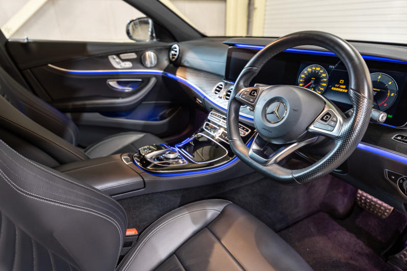 メルセデスベンツ Eクラス E220d AVG ｽﾎﾟｰﾂ ﾚｻﾞｰEXC ﾚｰﾀﾞｰSP　黒革 ｼｰﾄﾋｰﾀｰ ﾊﾟﾉﾗﾏSR 純正ﾅﾋﾞ ﾌﾙｾｸﾞTV 360ｶﾒﾗ CarPlay ﾌﾞﾙﾒｽﾀｰ ｴｱﾊﾞﾗﾝｽP ﾏﾙﾁﾋﾞｰﾑLED ﾏﾙﾁｶﾗｰｱﾝﾋﾞｴﾝﾄﾗｲﾄ AMGｴｱﾛ&19AW　2年保証