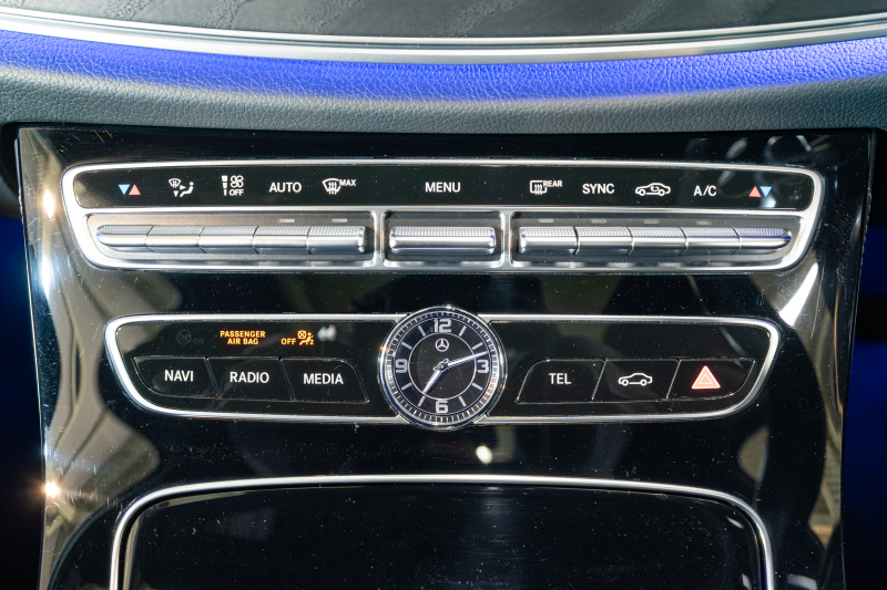 メルセデスベンツ Eクラス E220d AVG ｽﾎﾟｰﾂ ﾚｻﾞｰEXC ﾚｰﾀﾞｰSP　黒革 ｼｰﾄﾋｰﾀｰ ﾊﾟﾉﾗﾏSR 純正ﾅﾋﾞ ﾌﾙｾｸﾞTV 360ｶﾒﾗ CarPlay ﾌﾞﾙﾒｽﾀｰ ｴｱﾊﾞﾗﾝｽP ﾏﾙﾁﾋﾞｰﾑLED ﾏﾙﾁｶﾗｰｱﾝﾋﾞｴﾝﾄﾗｲﾄ AMGｴｱﾛ&19AW　2年保証