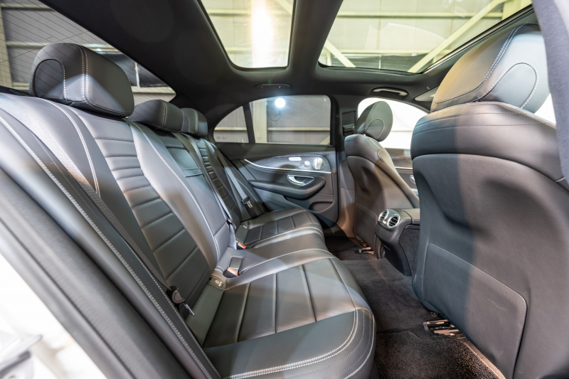 メルセデスベンツ Eクラス E220d AVG ｽﾎﾟｰﾂ ﾚｻﾞｰEXC ﾚｰﾀﾞｰSP　黒革 ｼｰﾄﾋｰﾀｰ ﾊﾟﾉﾗﾏSR 純正ﾅﾋﾞ ﾌﾙｾｸﾞTV 360ｶﾒﾗ CarPlay ﾌﾞﾙﾒｽﾀｰ ｴｱﾊﾞﾗﾝｽP ﾏﾙﾁﾋﾞｰﾑLED ﾏﾙﾁｶﾗｰｱﾝﾋﾞｴﾝﾄﾗｲﾄ AMGｴｱﾛ&19AW　2年保証