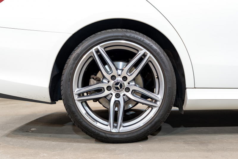 メルセデスベンツ Eクラス E220d AVG ｽﾎﾟｰﾂ ﾚｻﾞｰEXC ﾚｰﾀﾞｰSP　黒革 ｼｰﾄﾋｰﾀｰ ﾊﾟﾉﾗﾏSR 純正ﾅﾋﾞ ﾌﾙｾｸﾞTV 360ｶﾒﾗ CarPlay ﾌﾞﾙﾒｽﾀｰ ｴｱﾊﾞﾗﾝｽP ﾏﾙﾁﾋﾞｰﾑLED ﾏﾙﾁｶﾗｰｱﾝﾋﾞｴﾝﾄﾗｲﾄ AMGｴｱﾛ&19AW　2年保証