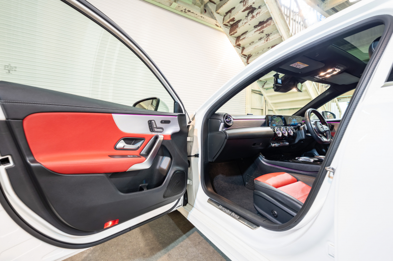 メルセデスベンツ Aクラス A180ｽﾀｲﾙ AMGﾗｲﾝ ｱﾄﾞﾊﾞﾝｽﾄﾞ&ﾚｻﾞｰｴｸｽｸﾙｰｼﾌﾞ&ﾅﾋﾞ&ﾚｰﾀﾞｰｾｰﾌﾃｨPKG　1ｵｰﾅｰ 黒/赤革ｼｰﾄ ﾊﾟﾉﾗﾏSR MBUXﾅﾋﾞ 360ｶﾒﾗ ADVｽﾋﾟｰｶｰ ﾍｯﾄﾞｱｯﾌﾟD ﾏﾙﾁｶﾗｰｱﾝﾋﾞｴﾝﾄﾗｲﾄ ﾏﾙﾁﾋﾞｰﾑLED ACC BSM LCW　2年保証