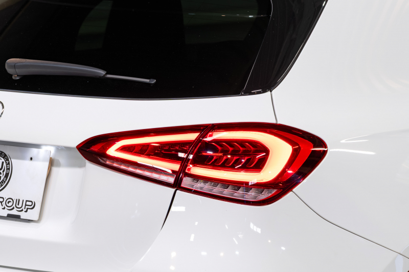 メルセデスベンツ Aクラス A180ｽﾀｲﾙ AMGﾗｲﾝ ｱﾄﾞﾊﾞﾝｽﾄﾞ&ﾚｻﾞｰｴｸｽｸﾙｰｼﾌﾞ&ﾅﾋﾞ&ﾚｰﾀﾞｰｾｰﾌﾃｨPKG　1ｵｰﾅｰ 黒/赤革ｼｰﾄ ﾊﾟﾉﾗﾏSR MBUXﾅﾋﾞ 360ｶﾒﾗ ADVｽﾋﾟｰｶｰ ﾍｯﾄﾞｱｯﾌﾟD ﾏﾙﾁｶﾗｰｱﾝﾋﾞｴﾝﾄﾗｲﾄ ﾏﾙﾁﾋﾞｰﾑLED ACC BSM LCW　2年保証