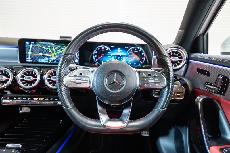 メルセデスベンツ Aクラス A180ｽﾀｲﾙ AMGﾗｲﾝ ｱﾄﾞﾊﾞﾝｽﾄﾞ&ﾚｻﾞｰｴｸｽｸﾙｰｼﾌﾞ&ﾅﾋﾞ&ﾚｰﾀﾞｰｾｰﾌﾃｨPKG　1ｵｰﾅｰ 黒/赤革ｼｰﾄ ﾊﾟﾉﾗﾏSR MBUXﾅﾋﾞ 360ｶﾒﾗ ADVｽﾋﾟｰｶｰ ﾍｯﾄﾞｱｯﾌﾟD ﾏﾙﾁｶﾗｰｱﾝﾋﾞｴﾝﾄﾗｲﾄ ﾏﾙﾁﾋﾞｰﾑLED ACC BSM LCW　2年保証