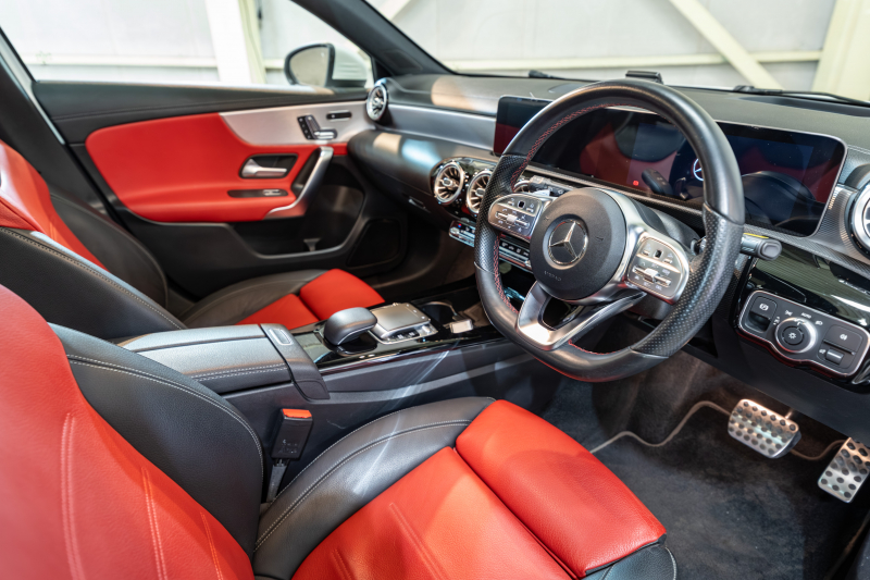 メルセデスベンツ Aクラス A180ｽﾀｲﾙ AMGﾗｲﾝ ｱﾄﾞﾊﾞﾝｽﾄﾞ&ﾚｻﾞｰｴｸｽｸﾙｰｼﾌﾞ&ﾅﾋﾞ&ﾚｰﾀﾞｰｾｰﾌﾃｨPKG　1ｵｰﾅｰ 黒/赤革ｼｰﾄ ﾊﾟﾉﾗﾏSR MBUXﾅﾋﾞ 360ｶﾒﾗ ADVｽﾋﾟｰｶｰ ﾍｯﾄﾞｱｯﾌﾟD ﾏﾙﾁｶﾗｰｱﾝﾋﾞｴﾝﾄﾗｲﾄ ﾏﾙﾁﾋﾞｰﾑLED ACC BSM LCW　2年保証