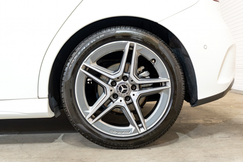 メルセデスベンツ Aクラス A180ｽﾀｲﾙ AMGﾗｲﾝ ｱﾄﾞﾊﾞﾝｽﾄﾞ&ﾚｻﾞｰｴｸｽｸﾙｰｼﾌﾞ&ﾅﾋﾞ&ﾚｰﾀﾞｰｾｰﾌﾃｨPKG　1ｵｰﾅｰ 黒/赤革ｼｰﾄ ﾊﾟﾉﾗﾏSR MBUXﾅﾋﾞ 360ｶﾒﾗ ADVｽﾋﾟｰｶｰ ﾍｯﾄﾞｱｯﾌﾟD ﾏﾙﾁｶﾗｰｱﾝﾋﾞｴﾝﾄﾗｲﾄ ﾏﾙﾁﾋﾞｰﾑLED ACC BSM LCW　2年保証