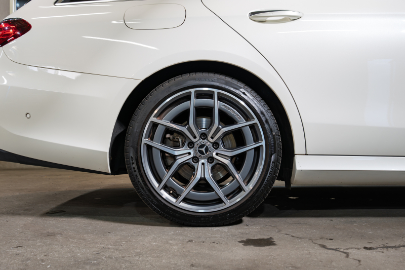 メルセデスベンツ Eクラス E200 ｽﾃｰｼｮﾝﾜｺﾞﾝｽﾎﾟｰﾂ  AMGﾗｲﾝｲﾝﾃﾘｱ&ｴｸｽｸﾙｰｼﾌﾞPKG　後期 BSG搭載 黒ﾅｯﾊﾟ革 ｼｰﾄﾋｰﾀ- ﾊﾟﾉﾗﾏSR MBUXﾅﾋﾞTV HUD CarPlay 360°ｶﾒﾗ ﾌﾞﾙﾒｽﾀｰ ﾏﾙﾁﾋﾞｰﾑLED AMGｴｱﾛ&19ｲﾝﾁAW　2年保証