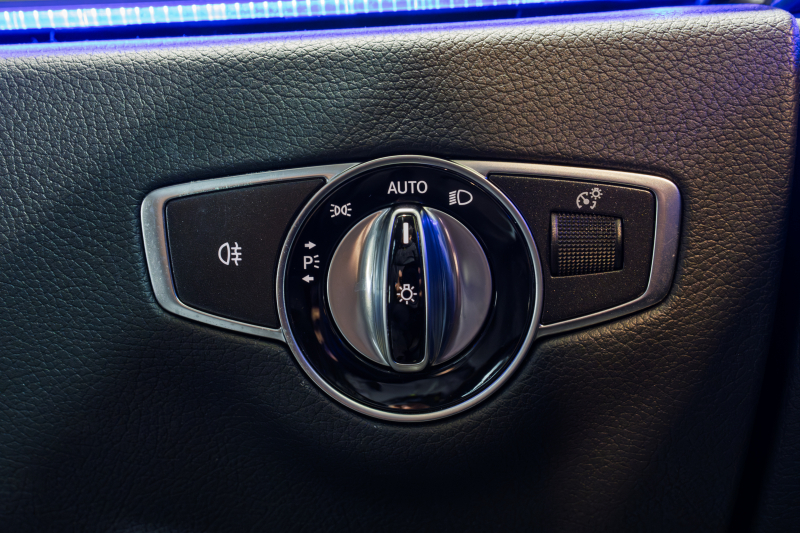 メルセデスベンツ Eクラス E200 ｽﾃｰｼｮﾝﾜｺﾞﾝｽﾎﾟｰﾂ  AMGﾗｲﾝｲﾝﾃﾘｱ&ｴｸｽｸﾙｰｼﾌﾞPKG　後期 BSG搭載 黒ﾅｯﾊﾟ革 ｼｰﾄﾋｰﾀ- ﾊﾟﾉﾗﾏSR MBUXﾅﾋﾞTV HUD CarPlay 360°ｶﾒﾗ ﾌﾞﾙﾒｽﾀｰ ﾏﾙﾁﾋﾞｰﾑLED AMGｴｱﾛ&19ｲﾝﾁAW　2年保証