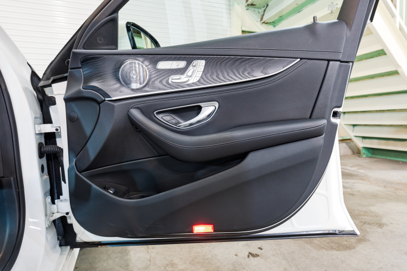 メルセデスベンツ Eクラス E200 ｽﾃｰｼｮﾝﾜｺﾞﾝｽﾎﾟｰﾂ  AMGﾗｲﾝｲﾝﾃﾘｱ&ｴｸｽｸﾙｰｼﾌﾞPKG　後期 BSG搭載 黒ﾅｯﾊﾟ革 ｼｰﾄﾋｰﾀ- ﾊﾟﾉﾗﾏSR MBUXﾅﾋﾞTV HUD CarPlay 360°ｶﾒﾗ ﾌﾞﾙﾒｽﾀｰ ﾏﾙﾁﾋﾞｰﾑLED AMGｴｱﾛ&19ｲﾝﾁAW　2年保証