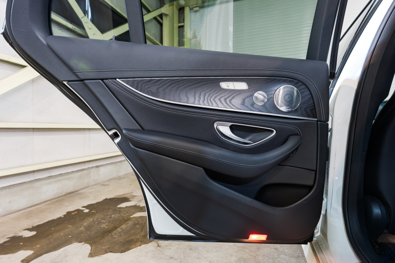 メルセデスベンツ Eクラス E200 ｽﾃｰｼｮﾝﾜｺﾞﾝｽﾎﾟｰﾂ  AMGﾗｲﾝｲﾝﾃﾘｱ&ｴｸｽｸﾙｰｼﾌﾞPKG　後期 BSG搭載 黒ﾅｯﾊﾟ革 ｼｰﾄﾋｰﾀ- ﾊﾟﾉﾗﾏSR MBUXﾅﾋﾞTV HUD CarPlay 360°ｶﾒﾗ ﾌﾞﾙﾒｽﾀｰ ﾏﾙﾁﾋﾞｰﾑLED AMGｴｱﾛ&19ｲﾝﾁAW　2年保証