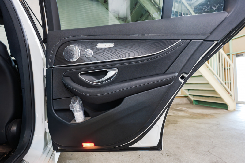 メルセデスベンツ Eクラス E200 ｽﾃｰｼｮﾝﾜｺﾞﾝｽﾎﾟｰﾂ  AMGﾗｲﾝｲﾝﾃﾘｱ&ｴｸｽｸﾙｰｼﾌﾞPKG　後期 BSG搭載 黒ﾅｯﾊﾟ革 ｼｰﾄﾋｰﾀ- ﾊﾟﾉﾗﾏSR MBUXﾅﾋﾞTV HUD CarPlay 360°ｶﾒﾗ ﾌﾞﾙﾒｽﾀｰ ﾏﾙﾁﾋﾞｰﾑLED AMGｴｱﾛ&19ｲﾝﾁAW　2年保証