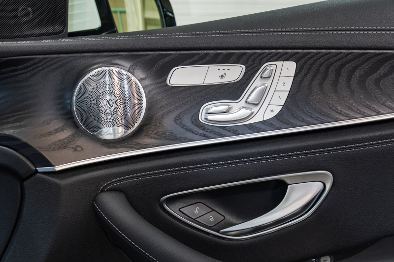 メルセデスベンツ Eクラス E200 ｽﾃｰｼｮﾝﾜｺﾞﾝｽﾎﾟｰﾂ  AMGﾗｲﾝｲﾝﾃﾘｱ&ｴｸｽｸﾙｰｼﾌﾞPKG　後期 BSG搭載 黒ﾅｯﾊﾟ革 ｼｰﾄﾋｰﾀ- ﾊﾟﾉﾗﾏSR MBUXﾅﾋﾞTV HUD CarPlay 360°ｶﾒﾗ ﾌﾞﾙﾒｽﾀｰ ﾏﾙﾁﾋﾞｰﾑLED AMGｴｱﾛ&19ｲﾝﾁAW　2年保証