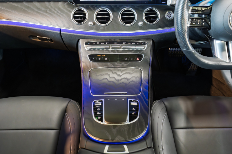 メルセデスベンツ Eクラス E200 ｽﾃｰｼｮﾝﾜｺﾞﾝｽﾎﾟｰﾂ  AMGﾗｲﾝｲﾝﾃﾘｱ&ｴｸｽｸﾙｰｼﾌﾞPKG　後期 BSG搭載 黒ﾅｯﾊﾟ革 ｼｰﾄﾋｰﾀ- ﾊﾟﾉﾗﾏSR MBUXﾅﾋﾞTV HUD CarPlay 360°ｶﾒﾗ ﾌﾞﾙﾒｽﾀｰ ﾏﾙﾁﾋﾞｰﾑLED AMGｴｱﾛ&19ｲﾝﾁAW　2年保証