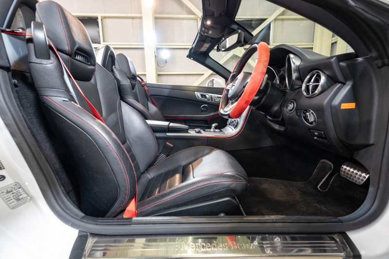 メルセデスベンツ SLCクラス SLC200 ｽﾎﾟｰﾂ ﾚｰﾀﾞｰｾｰﾌﾃｨPKG　黒革 ｼｰﾄﾋｰﾀｰ ｴｱｽｶｰﾌ ﾊﾟﾉﾗﾐｯｸﾊﾞﾘｵﾙｰﾌ 純正ﾅﾋﾞ ﾌﾙｾｸﾞ ｶｰﾌﾟﾚｲ Bｶﾒﾗ harman/kardon AMGｽﾎﾟｰﾂｽﾃｱﾘﾝｸﾞ LEDﾗｲﾄ ｱﾝﾋﾞｴﾝﾄﾗｲﾄ Pｽﾀ AMGｴｱﾛ&18ｲﾝﾁAW　2年保証