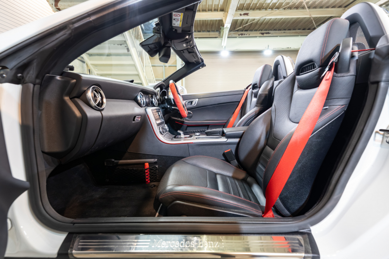 メルセデスベンツ SLCクラス SLC200 ｽﾎﾟｰﾂ ﾚｰﾀﾞｰｾｰﾌﾃｨPKG　黒革 ｼｰﾄﾋｰﾀｰ ｴｱｽｶｰﾌ ﾊﾟﾉﾗﾐｯｸﾊﾞﾘｵﾙｰﾌ 純正ﾅﾋﾞ ﾌﾙｾｸﾞ ｶｰﾌﾟﾚｲ Bｶﾒﾗ harman/kardon AMGｽﾎﾟｰﾂｽﾃｱﾘﾝｸﾞ LEDﾗｲﾄ ｱﾝﾋﾞｴﾝﾄﾗｲﾄ Pｽﾀ AMGｴｱﾛ&18ｲﾝﾁAW　2年保証