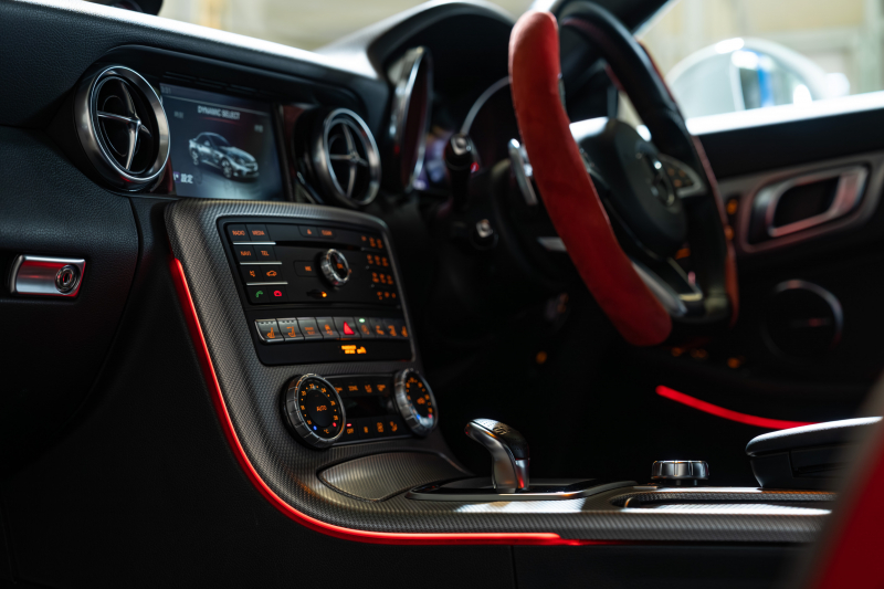 メルセデスベンツ SLCクラス SLC200 ｽﾎﾟｰﾂ ﾚｰﾀﾞｰｾｰﾌﾃｨPKG　黒革 ｼｰﾄﾋｰﾀｰ ｴｱｽｶｰﾌ ﾊﾟﾉﾗﾐｯｸﾊﾞﾘｵﾙｰﾌ 純正ﾅﾋﾞ ﾌﾙｾｸﾞ ｶｰﾌﾟﾚｲ Bｶﾒﾗ harman/kardon AMGｽﾎﾟｰﾂｽﾃｱﾘﾝｸﾞ LEDﾗｲﾄ ｱﾝﾋﾞｴﾝﾄﾗｲﾄ Pｽﾀ AMGｴｱﾛ&18ｲﾝﾁAW　2年保証