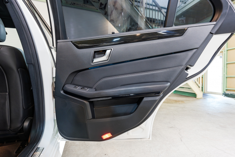 メルセデスベンツ Eクラス E350 AVG AMGｽﾎﾟｰﾂ&ﾚｰﾀﾞｰｾｰﾌﾃｲPKG　 後期ﾓﾃﾞﾙ 黒革 ﾊﾟﾉﾗﾏｻﾝﾙｰﾌ ｼｰﾄﾋｰﾀｰ 純正ﾅﾋﾞ ﾌﾙｾｸﾞTV ﾊﾞｯｸｶﾒﾗ LEDﾍｯﾄﾞﾗｲﾄ AMGｴｱﾛ&18ｲﾝﾁAW　2年保証