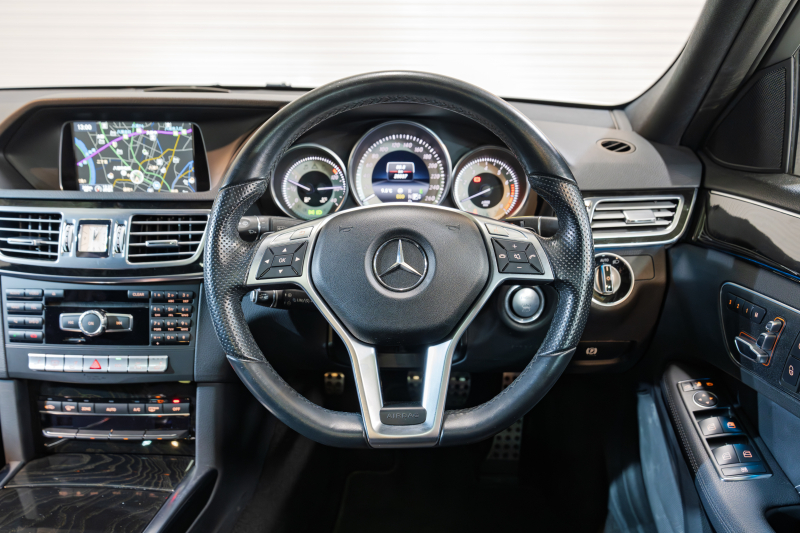 メルセデスベンツ Eクラス E350 AVG AMGｽﾎﾟｰﾂ&ﾚｰﾀﾞｰｾｰﾌﾃｲPKG　 後期ﾓﾃﾞﾙ 黒革 ﾊﾟﾉﾗﾏｻﾝﾙｰﾌ ｼｰﾄﾋｰﾀｰ 純正ﾅﾋﾞ ﾌﾙｾｸﾞTV ﾊﾞｯｸｶﾒﾗ LEDﾍｯﾄﾞﾗｲﾄ AMGｴｱﾛ&18ｲﾝﾁAW　2年保証