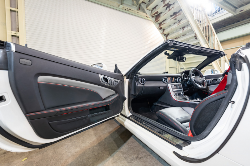 メルセデスベンツ SLCクラス SLC180 ﾚｯﾄﾞｱｰﾄｴﾃﾞｨｼｮﾝ ﾚｰﾀﾞｰP　特別仕様 黒銀革 ｼｰﾄﾋｰﾀｰ ｴｱｽｶｰﾌ 純正ﾅﾋﾞ ﾌﾙｾｸﾞTV CarPlay Bｶﾒﾗ ﾚｯﾄﾞﾌﾞﾚｰｷｷｬﾘﾊﾟｰ LEDﾍｯﾄﾞ AMGｴｱﾛ&18AW　2年保証