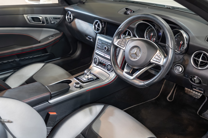 メルセデスベンツ SLCクラス SLC180 ﾚｯﾄﾞｱｰﾄｴﾃﾞｨｼｮﾝ ﾚｰﾀﾞｰP　特別仕様 黒銀革 ｼｰﾄﾋｰﾀｰ ｴｱｽｶｰﾌ 純正ﾅﾋﾞ ﾌﾙｾｸﾞTV CarPlay Bｶﾒﾗ ﾚｯﾄﾞﾌﾞﾚｰｷｷｬﾘﾊﾟｰ LEDﾍｯﾄﾞ AMGｴｱﾛ&18AW　2年保証