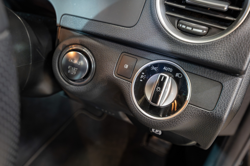 メルセデスベンツ Cクラス C180ｸｰﾍﾟ ﾚｰﾀﾞｰｾｰﾌﾃｨ＆ﾕｰﾃｨﾘﾃｨPKG　黒半革 純正ﾅﾋﾞTV Bｶﾒﾗ ﾊﾟｰｸﾄﾛﾆｯｸ ｷｾﾉﾝ LEDﾄﾞﾗｲﾋﾞﾝｸﾞﾗｲﾄ Pｽﾀ AMGｴｱﾛ＆18AW ﾄﾞﾘﾙﾄﾞﾛｰﾀｰ ﾛｺﾞ入ｷｬﾘﾊﾟｰ　2年保証