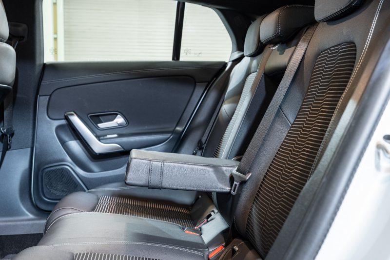 メルセデスベンツ CLAクラス CLA200dｼｭｰﾃｨﾝｸﾞﾌﾞﾚｰｸ ﾚｰﾀﾞｰｾｰﾌﾃｨPKG　Pｽﾀ 黒半革 ﾒﾓﾘｰPｼｰﾄ ﾋｰﾀｰ ﾅﾋﾞTV Bｶﾒﾗ LEDﾍｯﾄﾞﾗｲﾄ ﾜｲﾔﾚｽﾁｬｰｼﾞﾝｸﾞ 自動Rｹﾞｰﾄ/ﾊﾝｽﾞﾌﾘｰA　2年保証