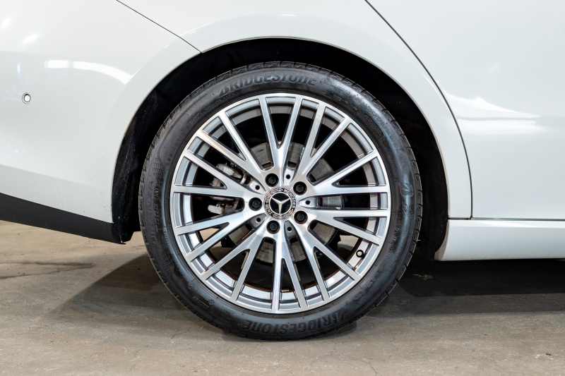 メルセデスベンツ CLAクラス CLA200dｼｭｰﾃｨﾝｸﾞﾌﾞﾚｰｸ ﾚｰﾀﾞｰｾｰﾌﾃｨPKG　Pｽﾀ 黒半革 ﾒﾓﾘｰPｼｰﾄ ﾋｰﾀｰ ﾅﾋﾞTV Bｶﾒﾗ LEDﾍｯﾄﾞﾗｲﾄ ﾜｲﾔﾚｽﾁｬｰｼﾞﾝｸﾞ 自動Rｹﾞｰﾄ/ﾊﾝｽﾞﾌﾘｰA　2年保証