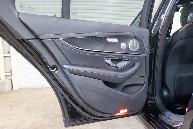 メルセデスベンツ Eクラス E200 ｽﾎﾟｰﾂ AMGｲﾝﾃﾘｱPKG ｴｸｽｸﾙｰｼﾌﾞ&ﾚｰﾀﾞｰSP　後期 BSG搭載 黒革 ﾊﾟﾉﾗﾏSR ﾅﾋﾞTV 360°ｶﾒﾗ ﾌﾞﾙﾒｽﾀｰ ﾍｯﾄﾞｱｯﾌﾟD ﾜｲﾔﾚｽﾁｬｰｼﾞ 自動ﾄﾗﾝｸ LEDﾍｯﾄﾞﾗｲﾄ　2年保証