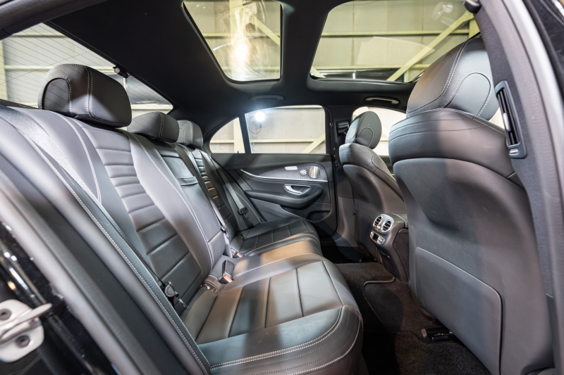 メルセデスベンツ Eクラス E200 ｽﾎﾟｰﾂ AMGｲﾝﾃﾘｱPKG ｴｸｽｸﾙｰｼﾌﾞ&ﾚｰﾀﾞｰSP　後期 BSG搭載 黒革 ﾊﾟﾉﾗﾏSR ﾅﾋﾞTV 360°ｶﾒﾗ ﾌﾞﾙﾒｽﾀｰ ﾍｯﾄﾞｱｯﾌﾟD ﾜｲﾔﾚｽﾁｬｰｼﾞ 自動ﾄﾗﾝｸ LEDﾍｯﾄﾞﾗｲﾄ　2年保証