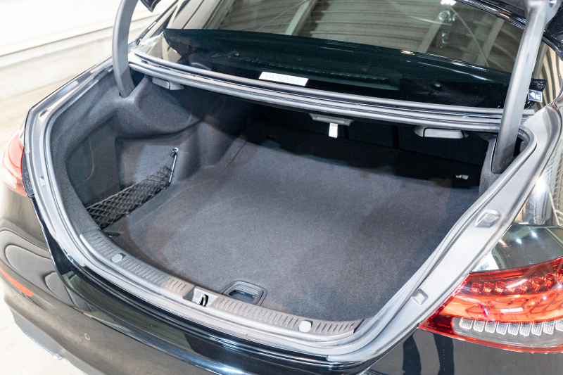 メルセデスベンツ Eクラス E200 ｽﾎﾟｰﾂ AMGｲﾝﾃﾘｱPKG ｴｸｽｸﾙｰｼﾌﾞ&ﾚｰﾀﾞｰSP　後期 BSG搭載 黒革 ﾊﾟﾉﾗﾏSR ﾅﾋﾞTV 360°ｶﾒﾗ ﾌﾞﾙﾒｽﾀｰ ﾍｯﾄﾞｱｯﾌﾟD ﾜｲﾔﾚｽﾁｬｰｼﾞ 自動ﾄﾗﾝｸ LEDﾍｯﾄﾞﾗｲﾄ　2年保証