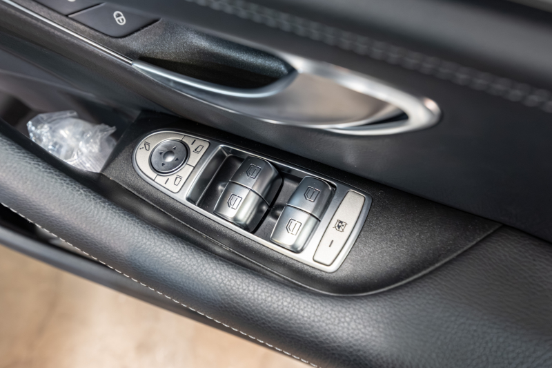 メルセデスベンツ Eクラス E200 ｽﾎﾟｰﾂ AMGｲﾝﾃﾘｱPKG ｴｸｽｸﾙｰｼﾌﾞ&ﾚｰﾀﾞｰSP　後期 BSG搭載 黒革 ﾊﾟﾉﾗﾏSR ﾅﾋﾞTV 360°ｶﾒﾗ ﾌﾞﾙﾒｽﾀｰ ﾍｯﾄﾞｱｯﾌﾟD ﾜｲﾔﾚｽﾁｬｰｼﾞ 自動ﾄﾗﾝｸ LEDﾍｯﾄﾞﾗｲﾄ　2年保証