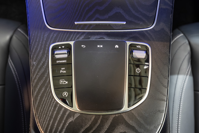 メルセデスベンツ Eクラス E200 ｽﾎﾟｰﾂ AMGｲﾝﾃﾘｱPKG ｴｸｽｸﾙｰｼﾌﾞ&ﾚｰﾀﾞｰSP　後期 BSG搭載 黒革 ﾊﾟﾉﾗﾏSR ﾅﾋﾞTV 360°ｶﾒﾗ ﾌﾞﾙﾒｽﾀｰ ﾍｯﾄﾞｱｯﾌﾟD ﾜｲﾔﾚｽﾁｬｰｼﾞ 自動ﾄﾗﾝｸ LEDﾍｯﾄﾞﾗｲﾄ　2年保証