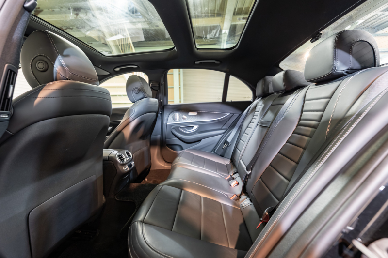 メルセデスベンツ Eクラス E200 ｽﾎﾟｰﾂ AMGｲﾝﾃﾘｱPKG ｴｸｽｸﾙｰｼﾌﾞ&ﾚｰﾀﾞｰSP　後期 BSG搭載 黒革 ﾊﾟﾉﾗﾏSR ﾅﾋﾞTV 360°ｶﾒﾗ ﾌﾞﾙﾒｽﾀｰ ﾍｯﾄﾞｱｯﾌﾟD ﾜｲﾔﾚｽﾁｬｰｼﾞ 自動ﾄﾗﾝｸ LEDﾍｯﾄﾞﾗｲﾄ　2年保証