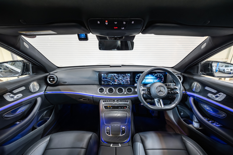 メルセデスベンツ Eクラス E200 ｽﾎﾟｰﾂ AMGｲﾝﾃﾘｱPKG ｴｸｽｸﾙｰｼﾌﾞ&ﾚｰﾀﾞｰSP　後期 BSG搭載 黒革 ﾊﾟﾉﾗﾏSR ﾅﾋﾞTV 360°ｶﾒﾗ ﾌﾞﾙﾒｽﾀｰ ﾍｯﾄﾞｱｯﾌﾟD ﾜｲﾔﾚｽﾁｬｰｼﾞ 自動ﾄﾗﾝｸ LEDﾍｯﾄﾞﾗｲﾄ　2年保証