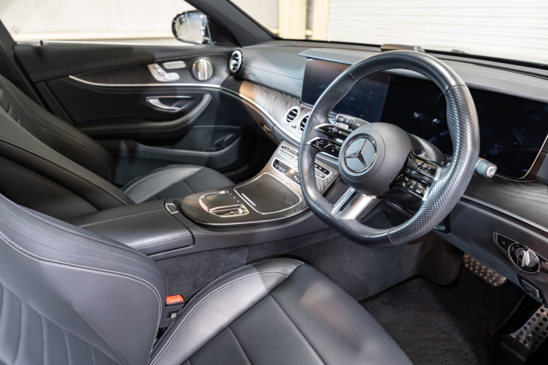 メルセデスベンツ Eクラス E200 ｽﾎﾟｰﾂ AMGｲﾝﾃﾘｱPKG ｴｸｽｸﾙｰｼﾌﾞ&ﾚｰﾀﾞｰSP　後期 BSG搭載 黒革 ﾊﾟﾉﾗﾏSR ﾅﾋﾞTV 360°ｶﾒﾗ ﾌﾞﾙﾒｽﾀｰ ﾍｯﾄﾞｱｯﾌﾟD ﾜｲﾔﾚｽﾁｬｰｼﾞ 自動ﾄﾗﾝｸ LEDﾍｯﾄﾞﾗｲﾄ　2年保証