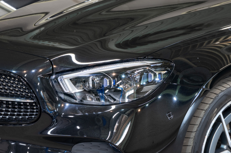 メルセデスベンツ Eクラス E200 ｽﾎﾟｰﾂ AMGｲﾝﾃﾘｱPKG ｴｸｽｸﾙｰｼﾌﾞ&ﾚｰﾀﾞｰSP　後期 BSG搭載 黒革 ﾊﾟﾉﾗﾏSR ﾅﾋﾞTV 360°ｶﾒﾗ ﾌﾞﾙﾒｽﾀｰ ﾍｯﾄﾞｱｯﾌﾟD ﾜｲﾔﾚｽﾁｬｰｼﾞ 自動ﾄﾗﾝｸ LEDﾍｯﾄﾞﾗｲﾄ　2年保証